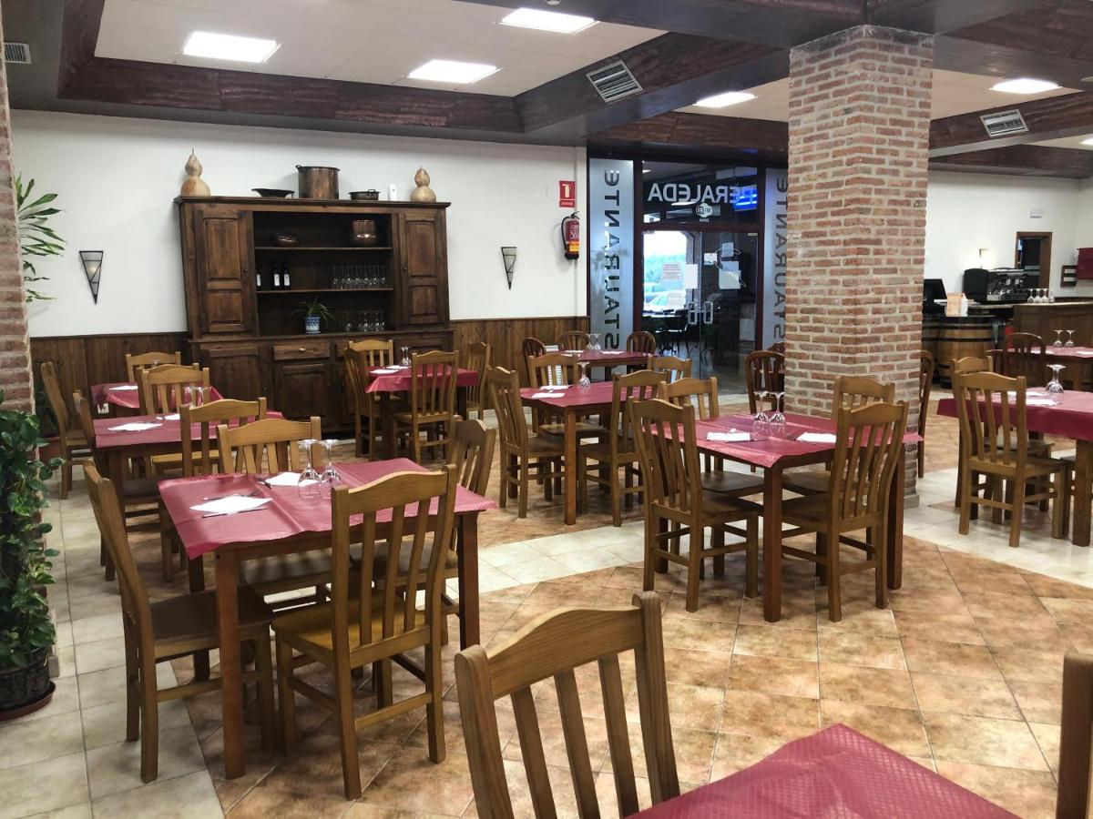 Area De Servicio Los Cerrillos Peraleda de la Mata Luaran gambar