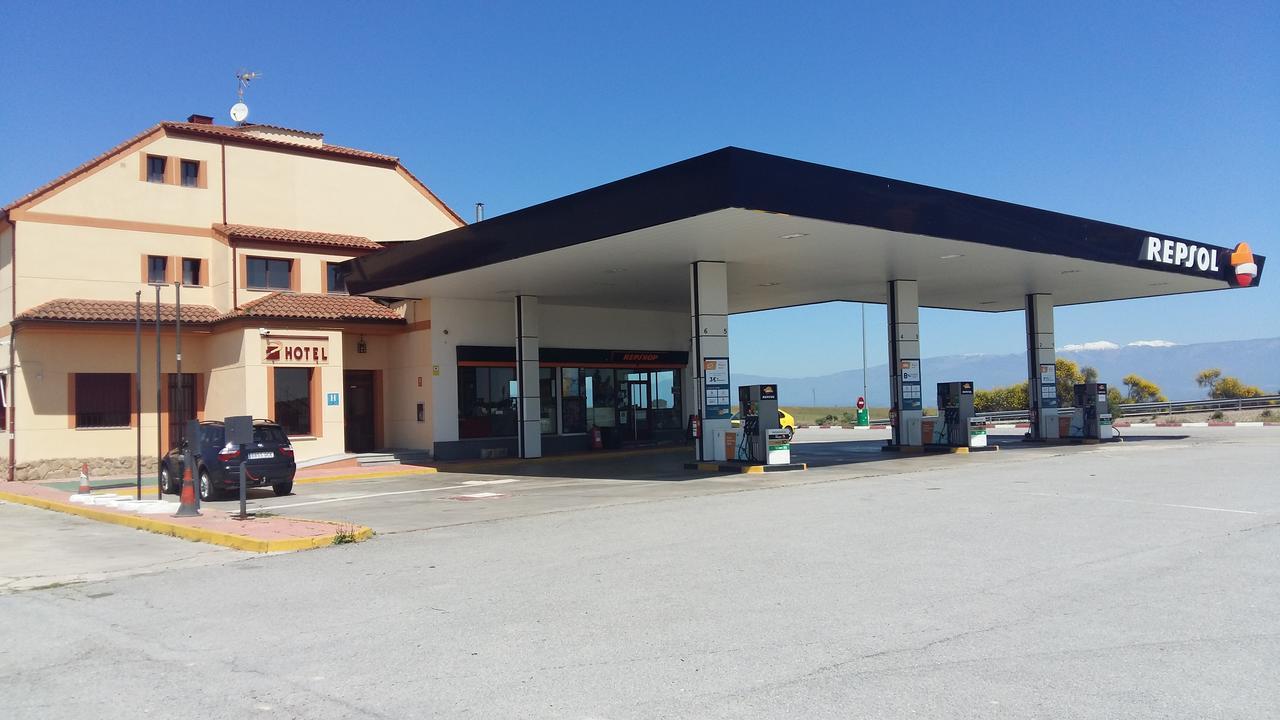 Area De Servicio Los Cerrillos Peraleda de la Mata Luaran gambar