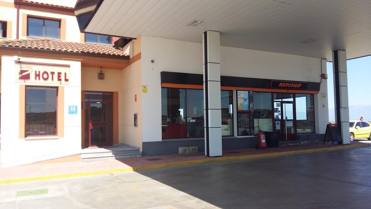 Area De Servicio Los Cerrillos Peraleda de la Mata Luaran gambar